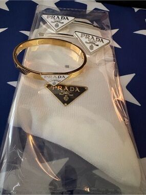 🤩SPECIAL🤩 Gold-Tone Bangle, Hair pins and Socks.Triangle logo.